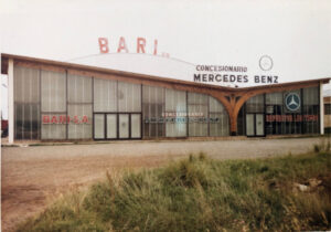 Primer edificio del concesionario Bari Mercedes Benz en Tandil en 1970
